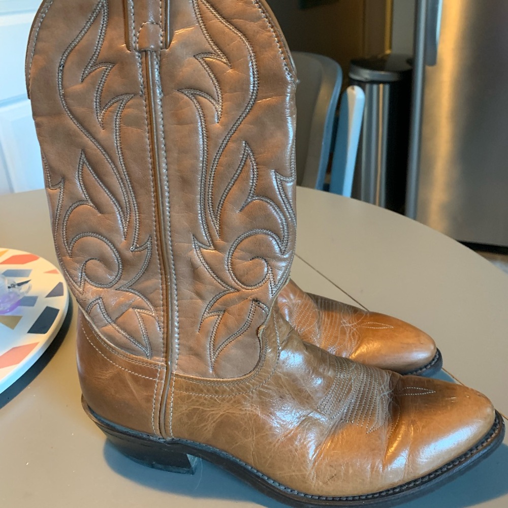 Laredo women’s brown cowboy boots. 8D